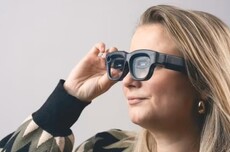 视障人群专属“夜视眼镜”：Luna Glass开启预订，用AR照亮青光眼患者视野