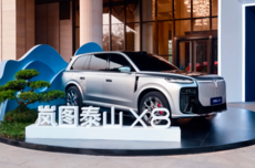 岚图泰山X8大五座SUV亮相：提供插混与纯电版本，配两把零重力座椅