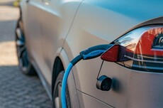 三部门召开新能源汽车行业企业座谈会：督促严格落实60天账期承诺，加快自动驾驶技术攻关突破