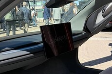 曝特斯拉自动驾驶出租车Cybercab量产版：升级充电口、提升无障碍