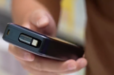 央视曝光套牌3C认证充电宝：外壳不阻燃、3C标志随意印