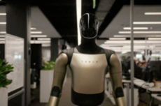 特斯拉机器人最新视频曝光 展示减速齿轮箱、灵巧手设计