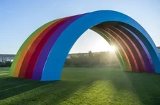 消息称苹果50周年全球庆典活动收官仪式将于Apple Park举行，硬件工程负责人John Ternus或站C位