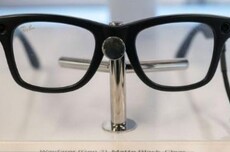 瞄准“数十亿”视力矫正人群，Meta被曝将发布新款雷朋智能眼镜