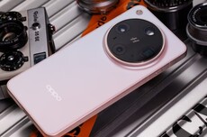 刘作虎晒OPPO Find X9 Ultra手机10倍光变样张