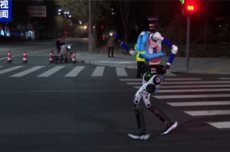 2026人形机器人半程马拉松官宣:超300台机器人参加 支持自主导航、遥控