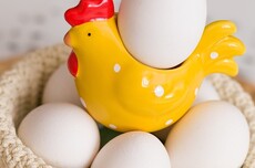 黄天鹅回应鸡蛋角黄素抽检结果：三地监管部门抽检及企业自检，均为未检出角黄素