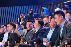 新一代SU7发布会李斌魏建军缺席 雷军回应:虽然没来 也特别感谢