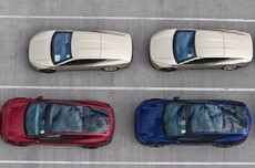 特斯拉Cybercab与Model Y同框，体型差异一目了然