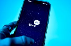 OpenAI关停Sora利好中国应用？快手可灵、Vidu活跃用户增长