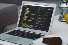 有人用代码伪造了一台电脑，还骗过了100多个操作系统？