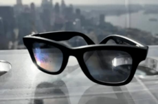 “智能眼镜第一股”，还能守住吗