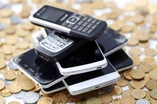 旧手机回收价格暴涨五六倍引热议 央视揭秘背后真相