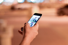 回收商称1个月收了超千万元旧手机 报废手机也很抢手