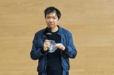 飞书CEO谢欣罕见露面！造型随意满脸疲惫 被网友调侃班味拉满