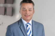 日媒：顶尖光学专家加盟华为，德国制度瓶颈加剧人才外流