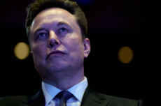 想从SpaceX IPO中分一杯羹?马斯克要求投行购买AI订阅、投广告