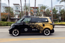 大众与 Uber 在洛杉矶启动自动驾驶巴士路测，所用车型为 ID.Buzz