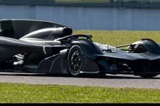 阿斯顿·马丁神秘单座超跑路试曝光，搭载V12引擎