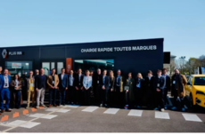 雷诺集团发布充电方案全新品牌名称“Plug Inn”，4月起应用于法国快充站