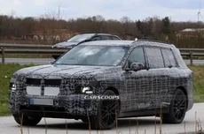 宝马最大纯电旗舰SUV全新iX7谍照曝光，至少10万美元起售