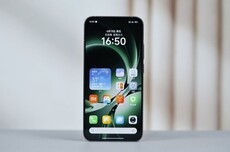 魏思琪换上新机，REDMI K90至尊版来了 小米首款风冷旗舰