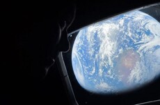 NASA分享宇航员太空拍地球照片 “意外”宣传iPhone17 Pro