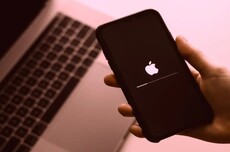 锤爆苹果壁垒：AI成最强攻城锤