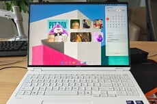 荣耀MagicBook全新AI UI实机再曝，Dock栏外观支持自定义