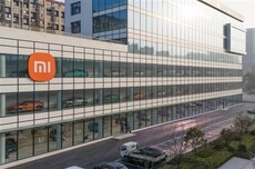 杭州这家小米门店火了：三层楼摆满小米汽车 像巨型模型柜