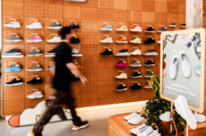 不做鞋子搞科技 Allbirds困境中转型豪赌AI：股价暴涨582%