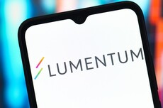 美股光芯片龙头卖完2028年产能 国产厂商迎切入全球头部供应链机遇