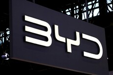 比亚迪回应坪山园区一立体车库火情：为试验及报废车辆专用停放区