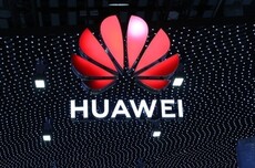 白宫AI顾问警告：中国芯片设计仅落后美国1.5年 华为很快出口AI芯片