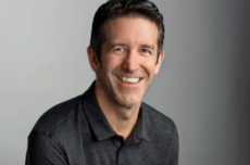 不止新CEO！苹果硬件团队换帅：芯片老兵斯鲁吉出任首席硬件官