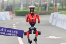 荣耀闪电机器人包揽半马前三，精密结构件由这家中国供应商提供