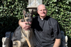 “Claude僧人”的奇幻漂流：弃码出家三十年后，回业界调教AI