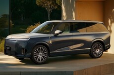 小鹏GX全新高定色“昆仑云境”亮相：银灰双拼设计，1万元选装