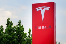 特斯拉车机语音大模型服务在我国上海市完成备案