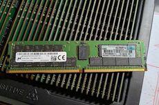 网友爸爸2年前垃圾堆里捡回72条32GB DDR4内存：如今价值近14万