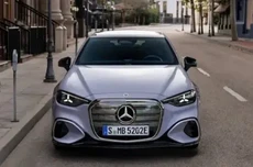 全新梅赛德斯-奔驰纯电C级轿车全球首发，国产长轴距版年内发布