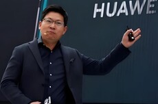 余承东或因摔跤导致缺席华为春季全场景新品发布会，至今尚未痊愈