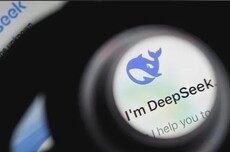 DeepSeek V4炸场背后：硅谷在“造墙”，中国在“修路”