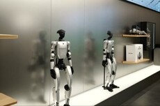 宇树科技首家直营店开业 人形机器人售价最高超10万 高管：目前没折扣 价格亲民