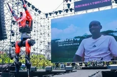 全马破2冠军萨维：期待与机器人闪电同场竞技