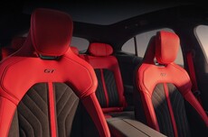 小米汽车:YU7 GT标配全车四座按摩、智能调光天幕、超静谧座舱