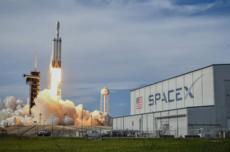 SpaceX正式提交IPO申请：年亏损近50亿美元，马斯克控制85%投票权