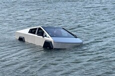 马斯克称特斯拉Cybertruck能当船开？美国车主实测进水后弃车逃逸并遭逮捕