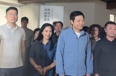 雷军现身江苏盐城：一路逛吃打卡 品尝特色鱼汤面、鸡蛋饼