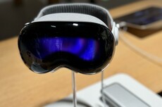 M5 Vision Pro头显独占Siri语音定制和苹果最强本地AI模型